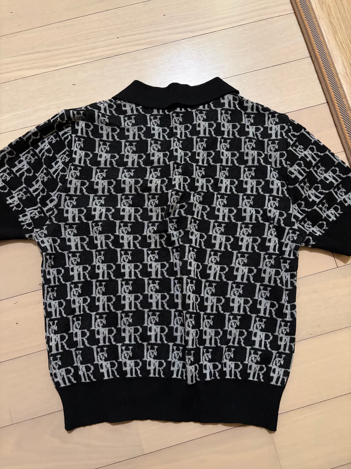 러브이즈트루 gv collar 카라 반팔 니트 상품이미지3