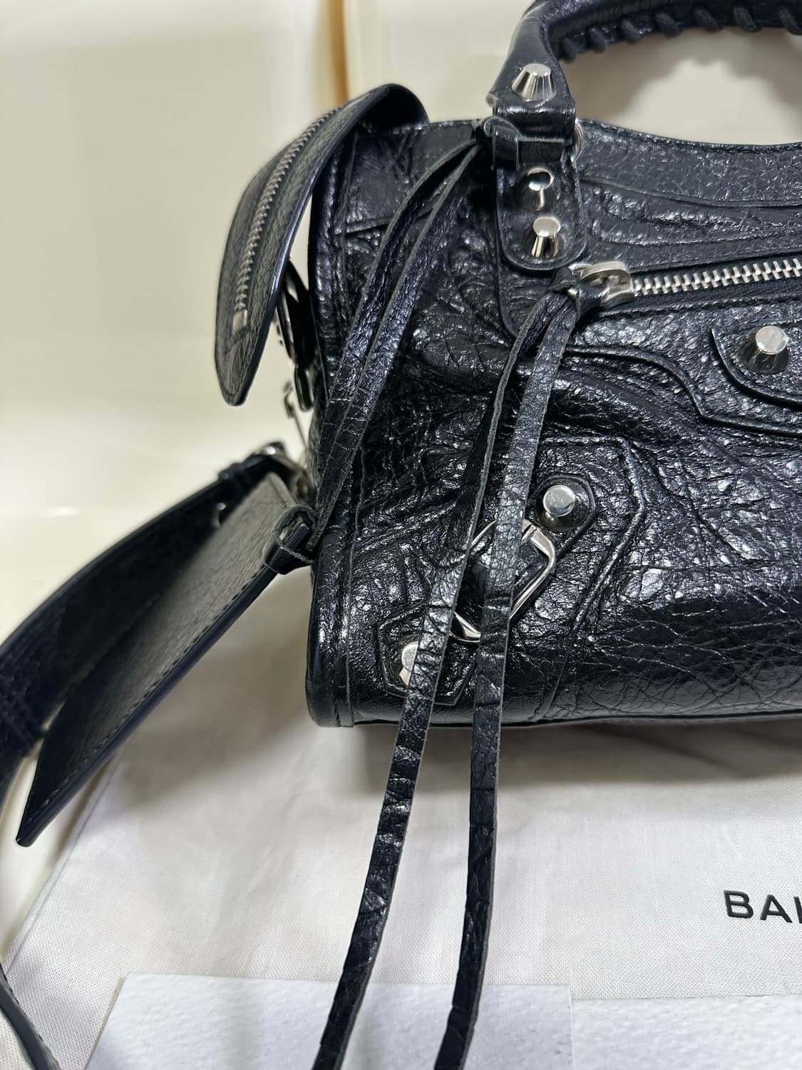 [SA 정품] 발렌시아가 시티 모터백 미니 블랙 상품이미지5