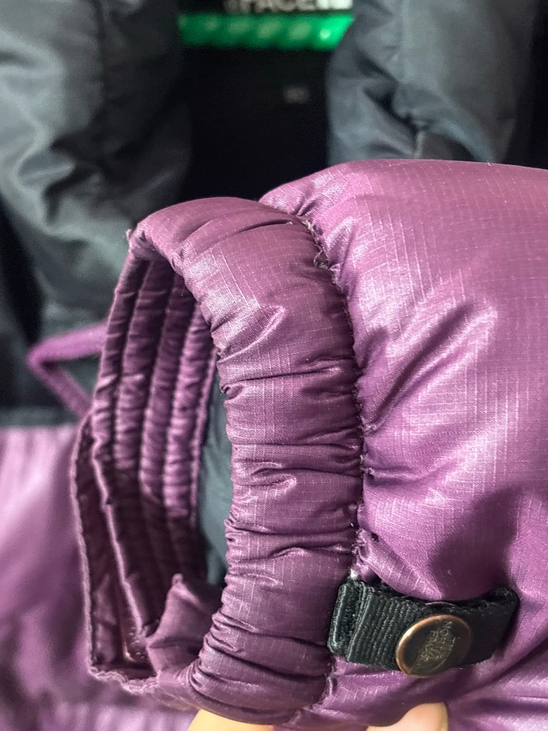 라이즈 성찬 착용 노스페이스 눕시 퍼플 패딩 S-M사이즈 상품이미지4