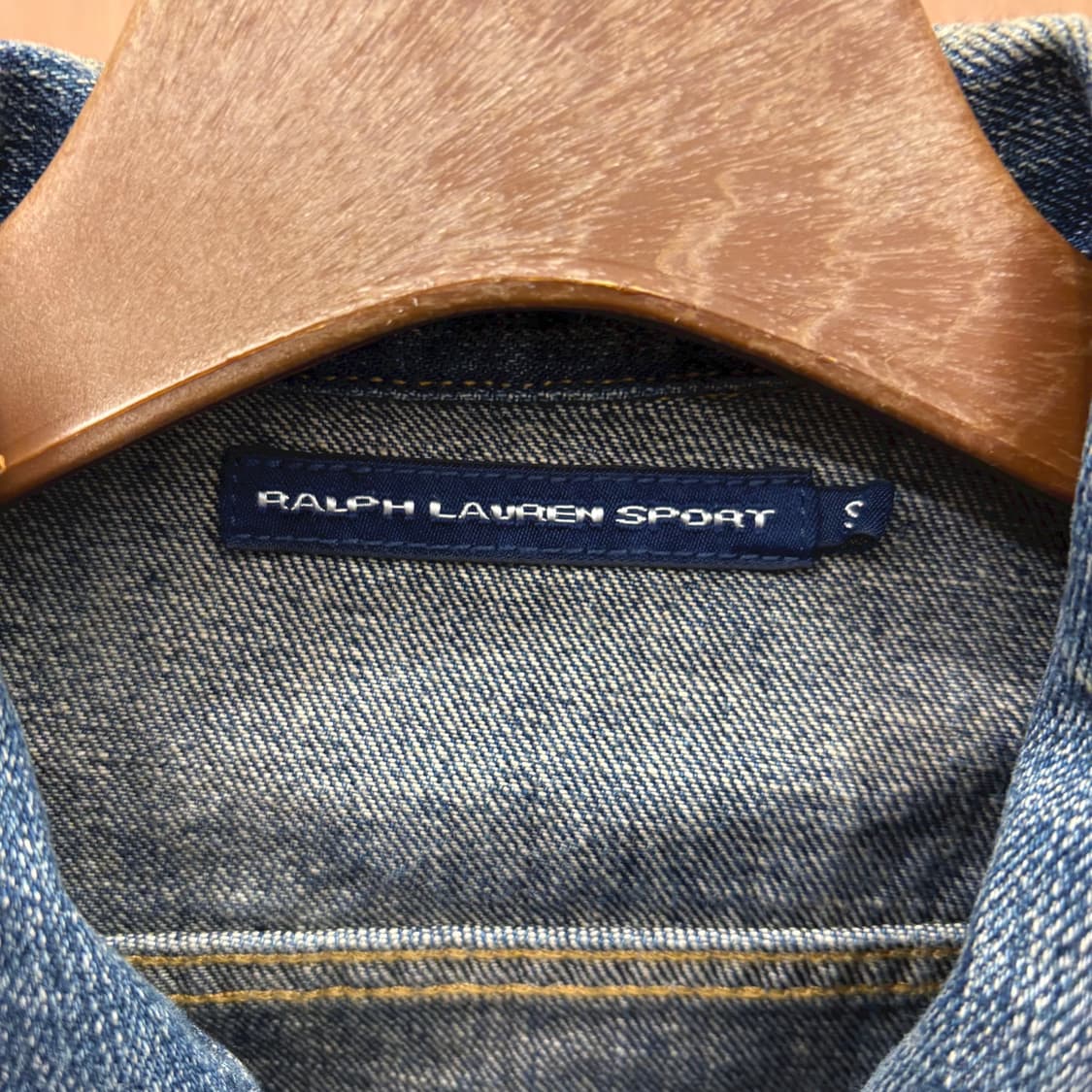 랄프로렌 스포츠 데님 집업 트러커 자켓 플랩 포켓 워싱 디테일 중청 상품이미지6