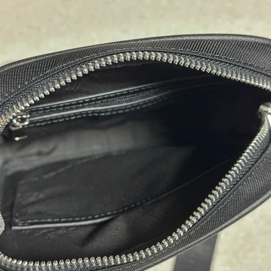 닥스 블랙 DD패턴 포켓 미니크로스백 상품이미지5