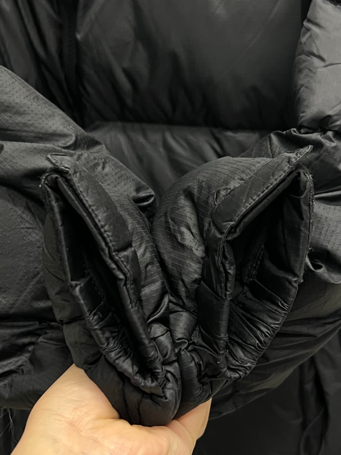 푸마 자수로고 덕다운 푸퍼 패딩 블랙 상품이미지4