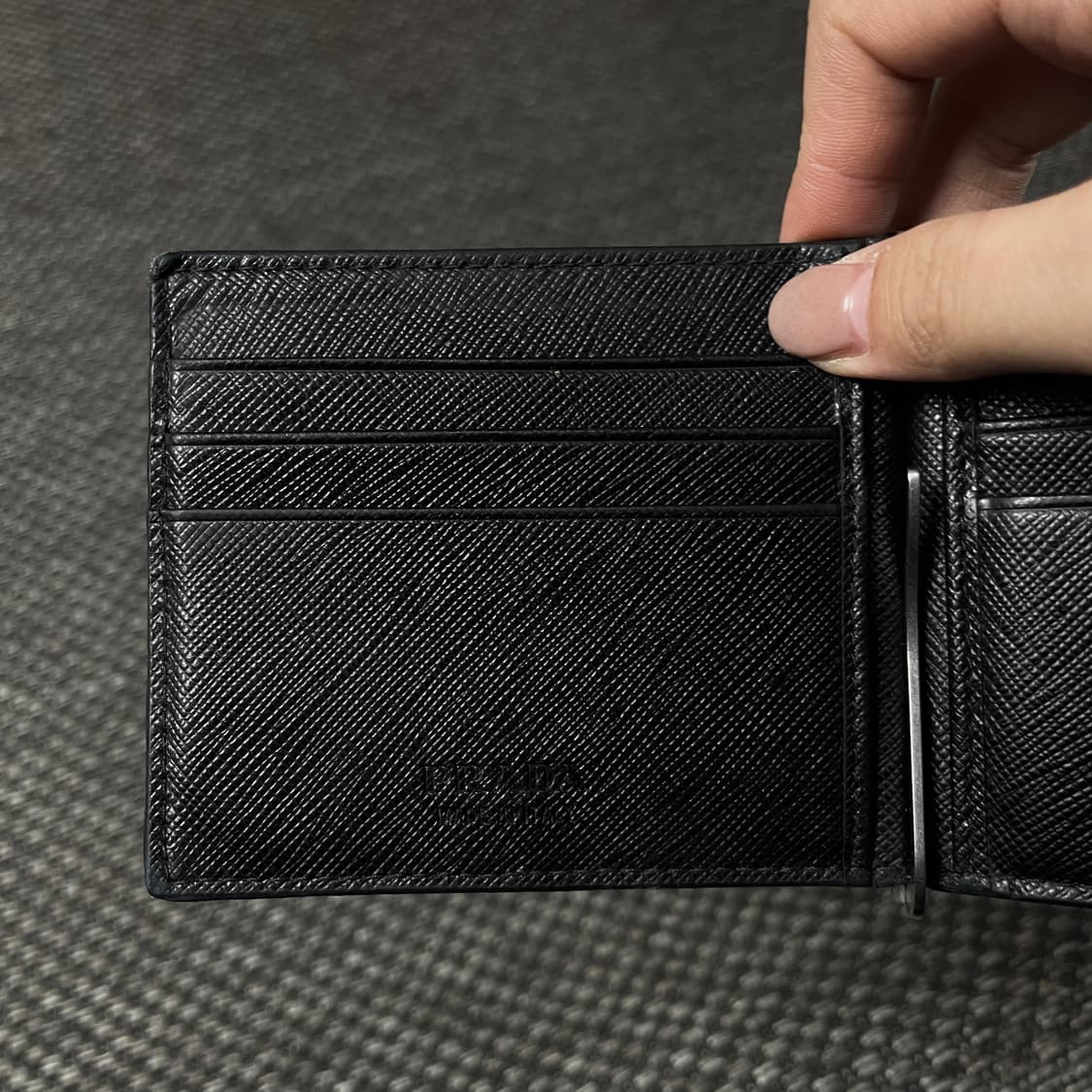 (정품) 프라다 사피아노 머니클립 블랙 상품이미지5
