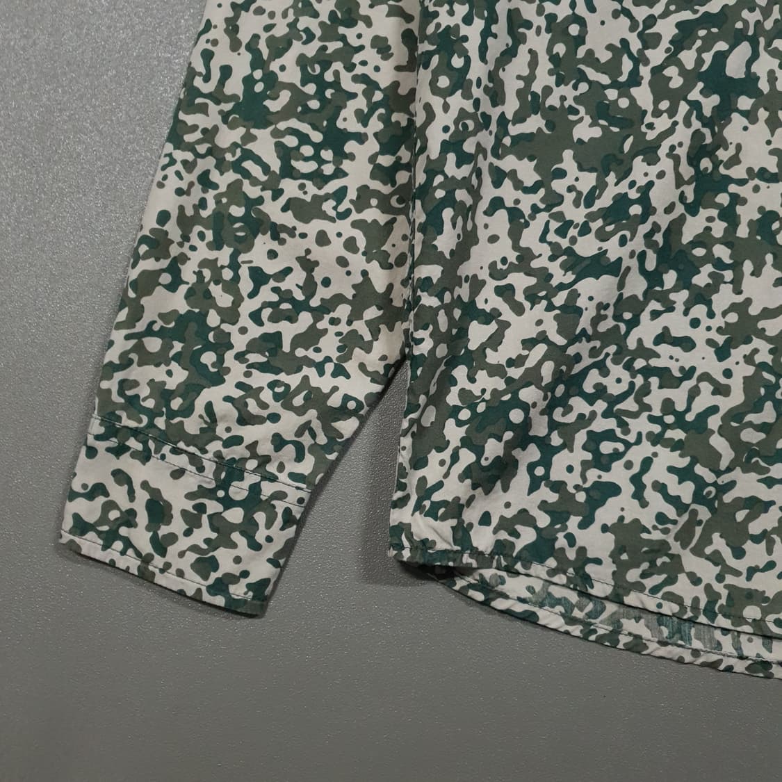 실측 M (95) 칼하트 카모 스테인 밀리터리 포켓 셔츠 긴팔 남방 상품이미지4