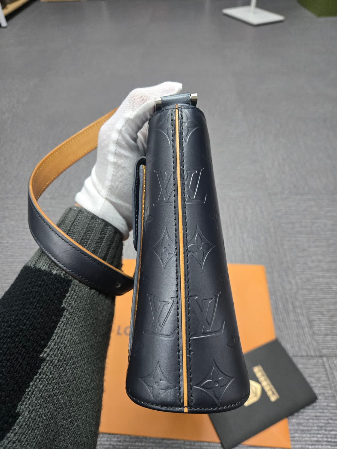 [특가][정품] 루이비통 매트 알스톤 숄더백 상품이미지4