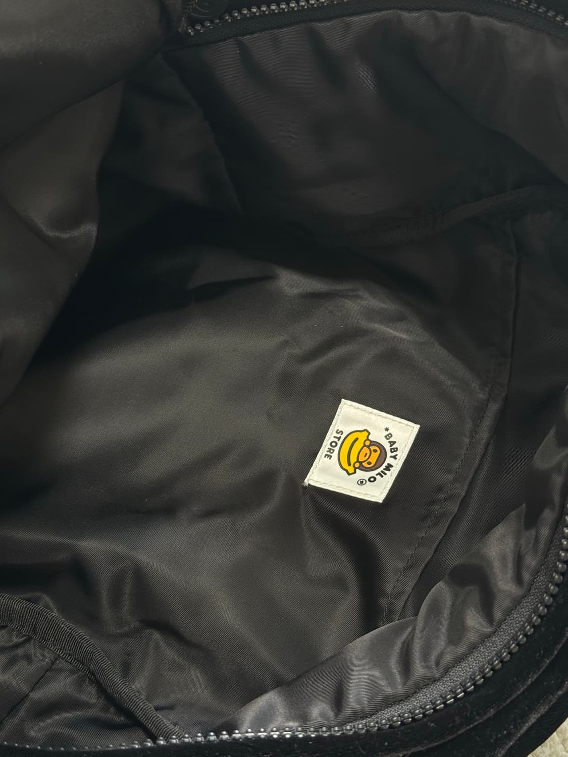 베이프 마일로 벨벳 미디엄 백팩 상품이미지5