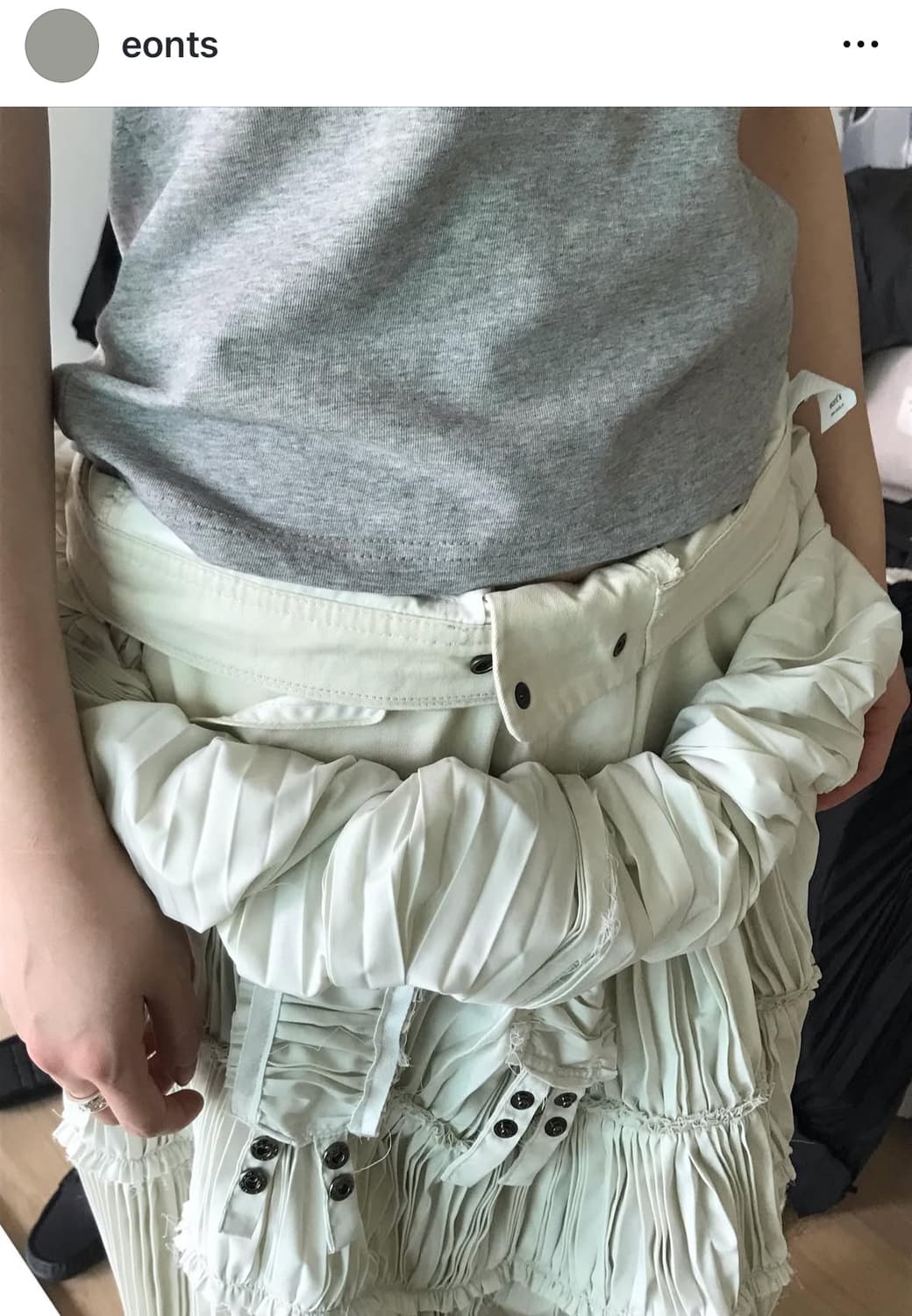 Eonts 애옹쓰 Hand Crease Apron Ivory 상품이미지2