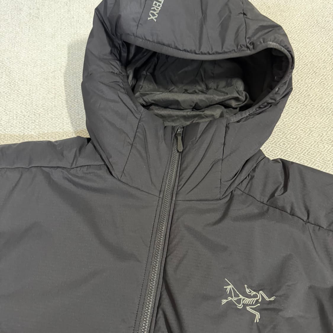 [L] 아크테릭스 아톰 sv 블랙 후디 (헤비웨이트) 상품이미지2