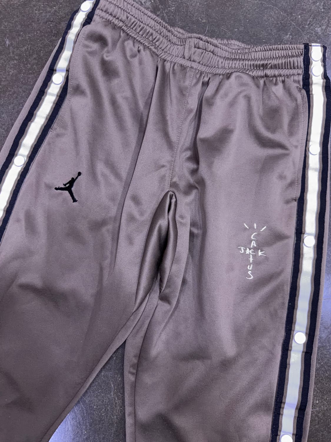 나이키 조던 x 트래비스 스캇 MJ 스우시 트랙팬츠 팔라미노 M 상품이미지3