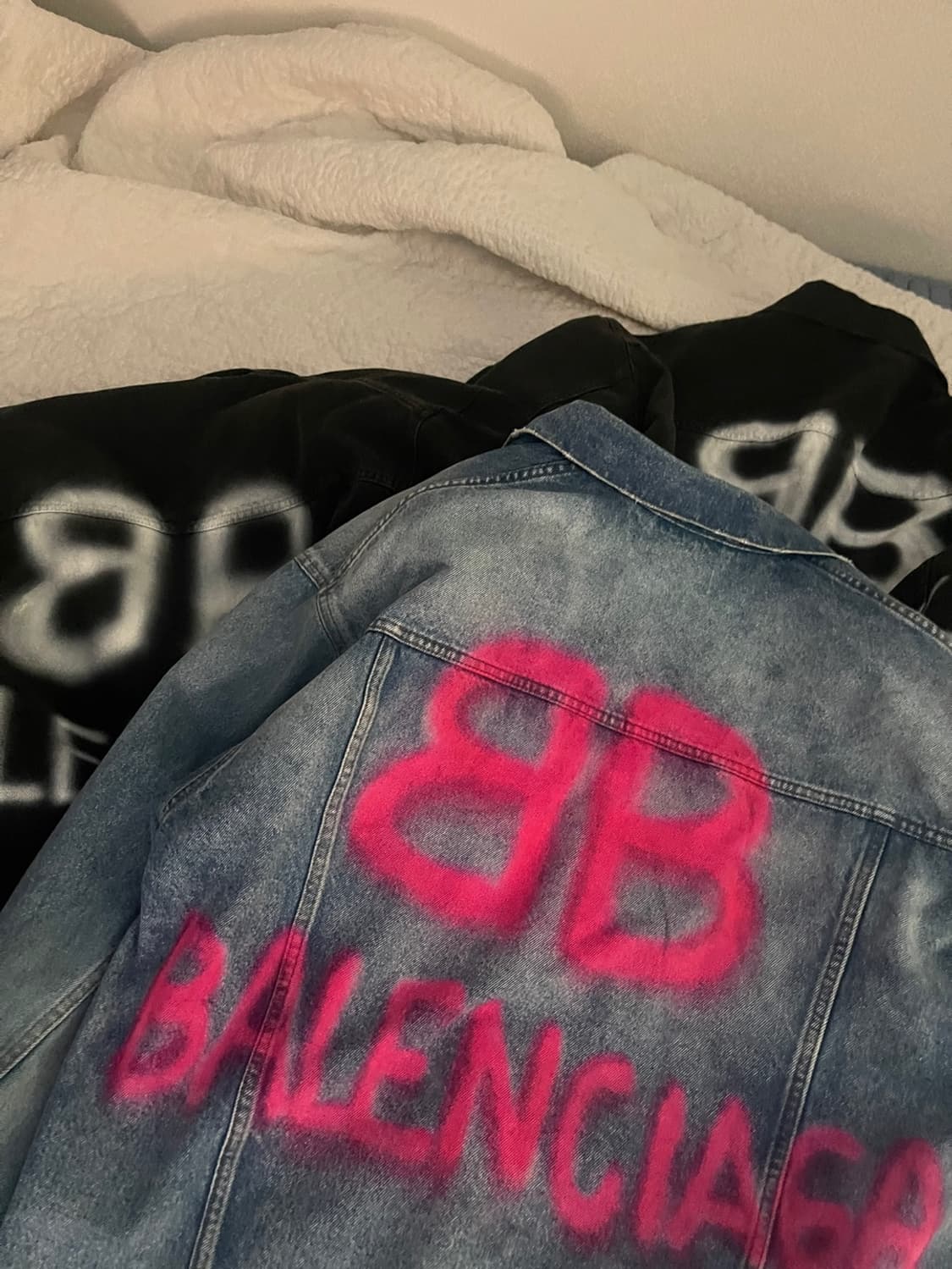 [S] 발렌시아가 중청 네온 스프레이 데님 오버핏 자켓 상품이미지1