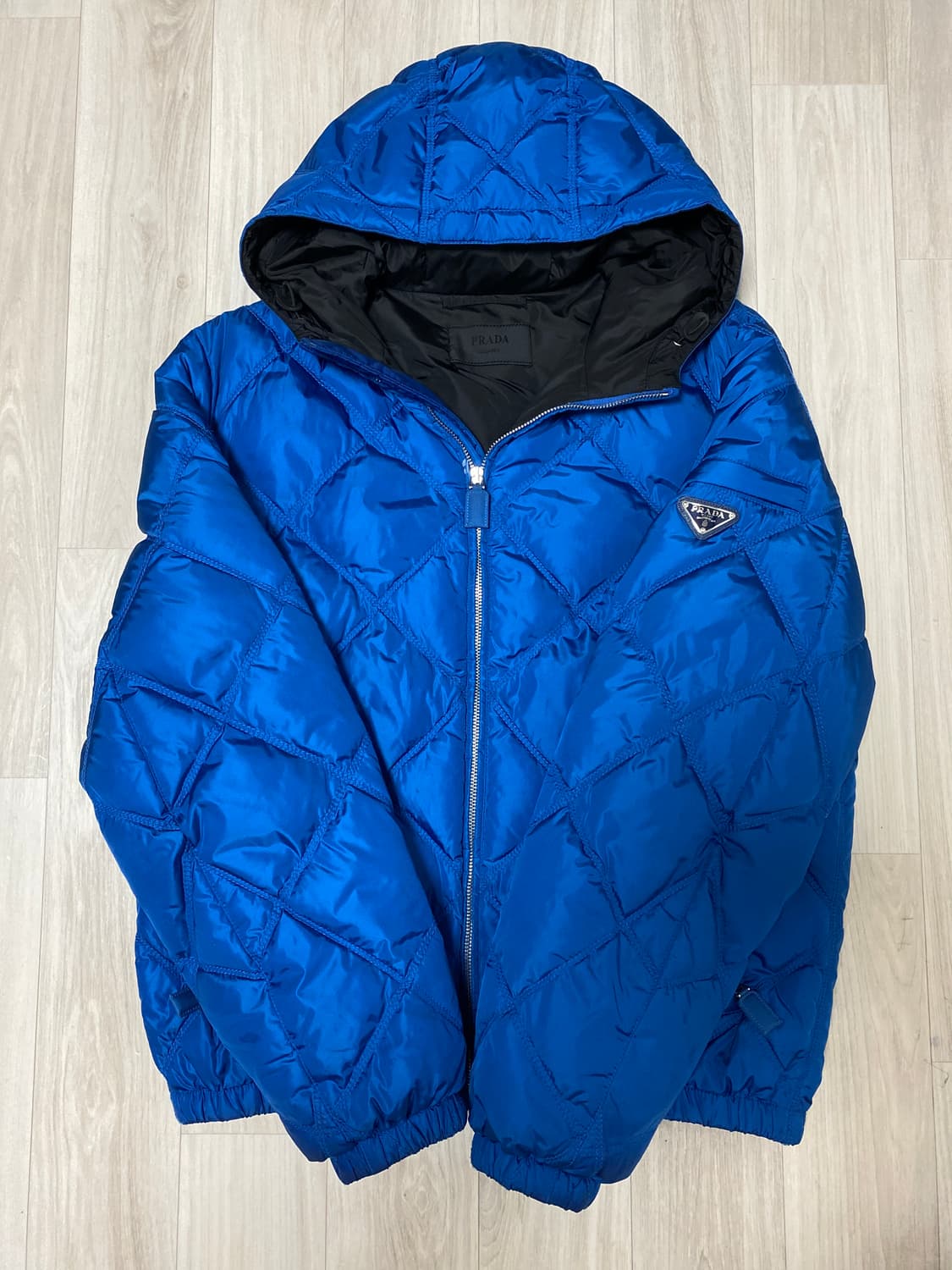 정품 프라다 경량 패딩 상품이미지1