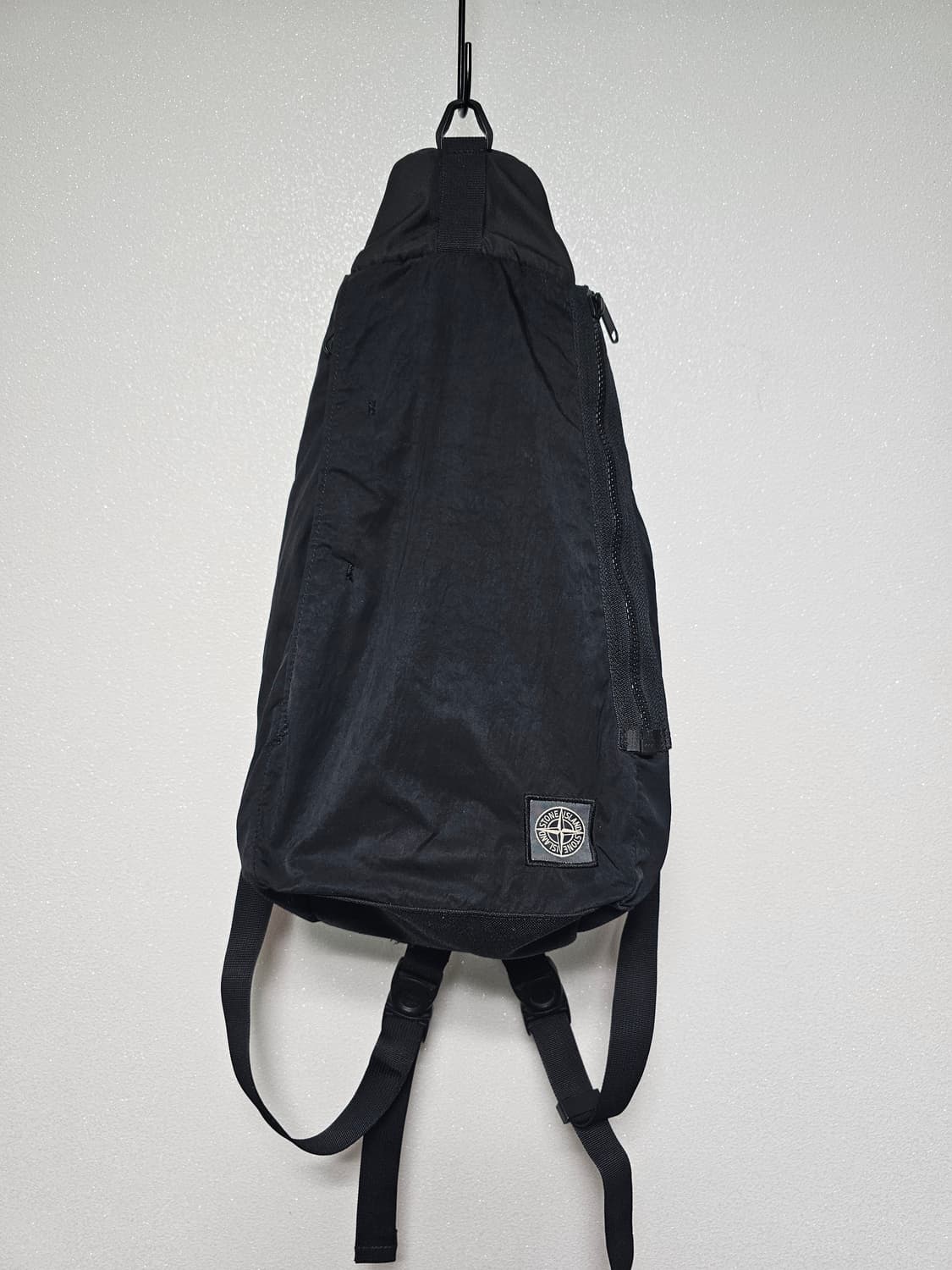 스톤아일랜드 슬링백 상품이미지1