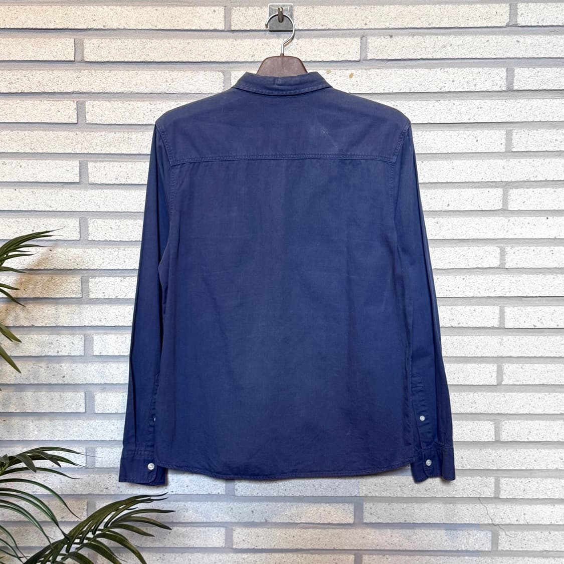 리바이스 코튼 데님 버튼다운 워크셔츠 패치포켓 디테일 블루 상품이미지2