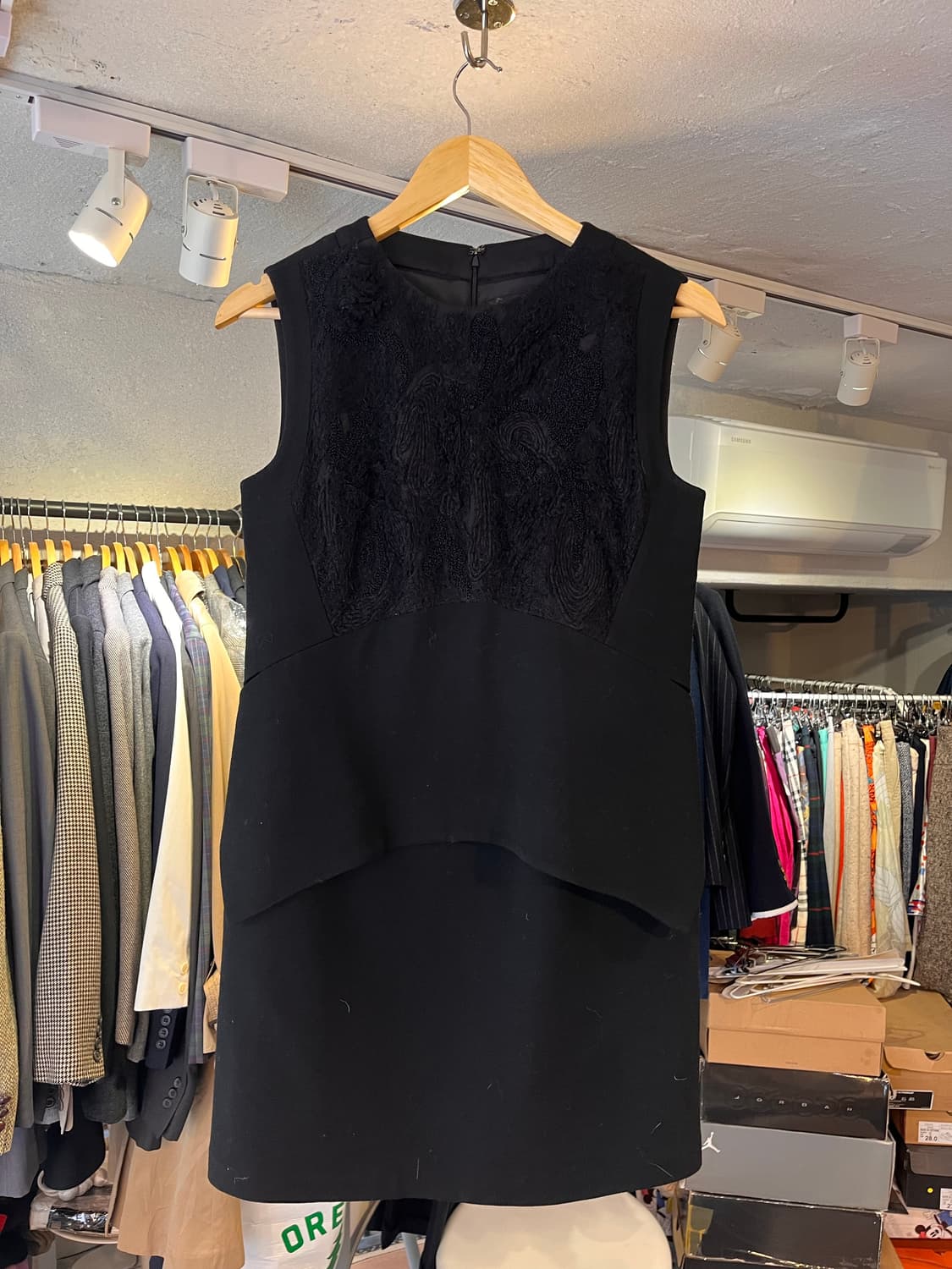 마인 블랙 텍스쳐 슬리브리스 원피스 상품이미지1