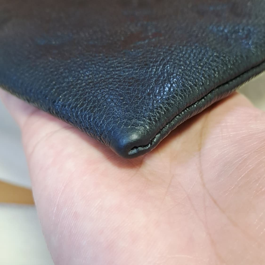 [정품/영수증풀세트] 루이비통 모노그램 앙프렝뜨 블랙 클러치 상품이미지4