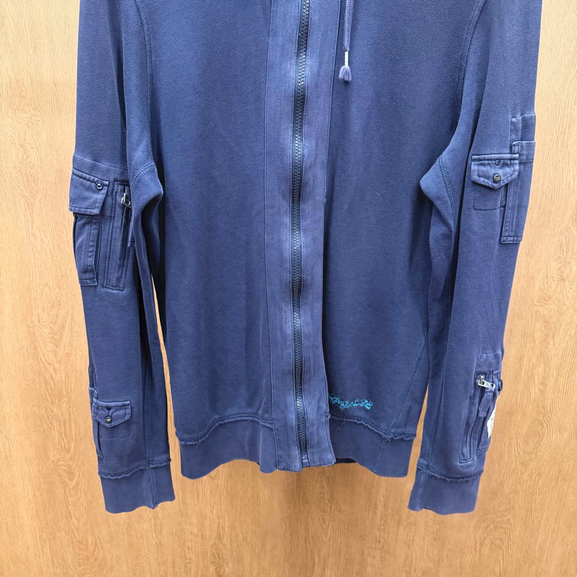 디젤 후드 집업 워싱 소매 카고 포켓 지퍼 디테일 레귤러핏 네이비 상품이미지5