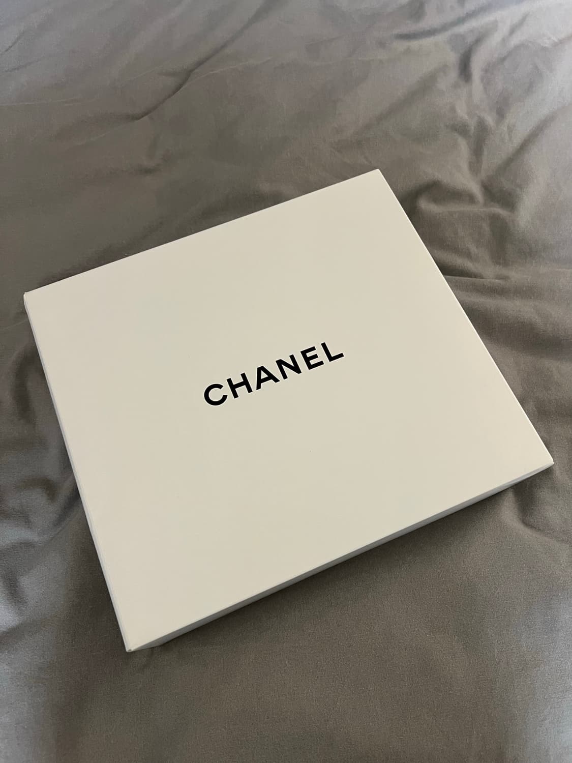 샤넬 뷰티 금장 지퍼 하드 케이스 검정 새제품 상품이미지1