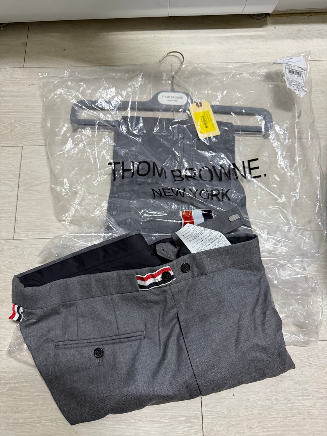 톰브라운 로우 라이즈 슬랙스 미드그레이 팬츠 3 사이즈 새상품 팝니다 상품이미지1