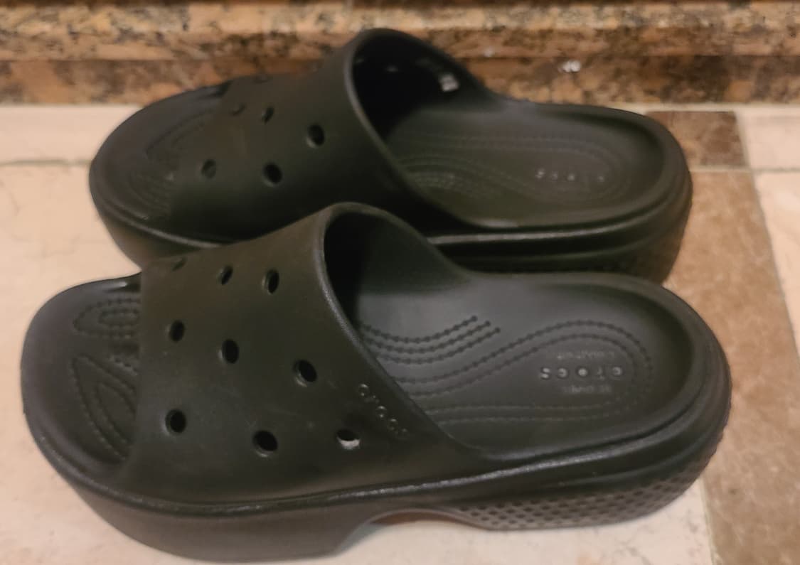 크록스 클래식 플랫폼 스톰프 슬라이드 블랙 240 상품이미지2