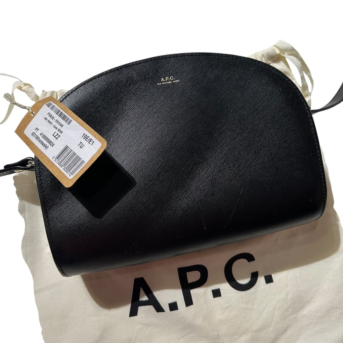 (새상품) APC 아페쎄 하프문 데미룬 사피아노 숄더백 블랙 상품이미지1