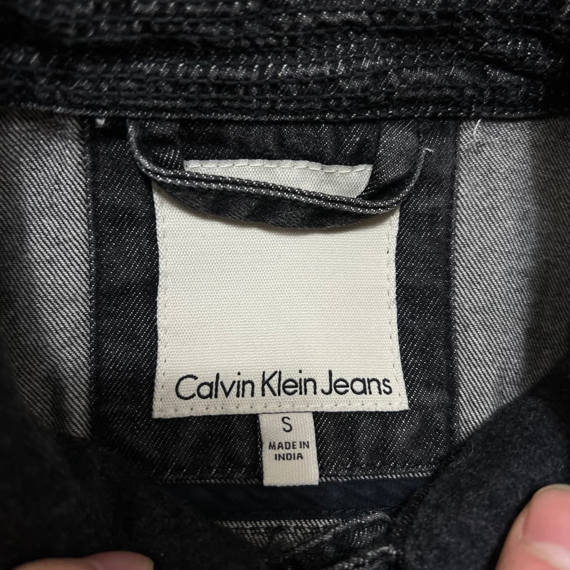 켈빈클라인 진스 배색 카라 워싱 데님 흑청자켓 [블랙] S/90 상품이미지4