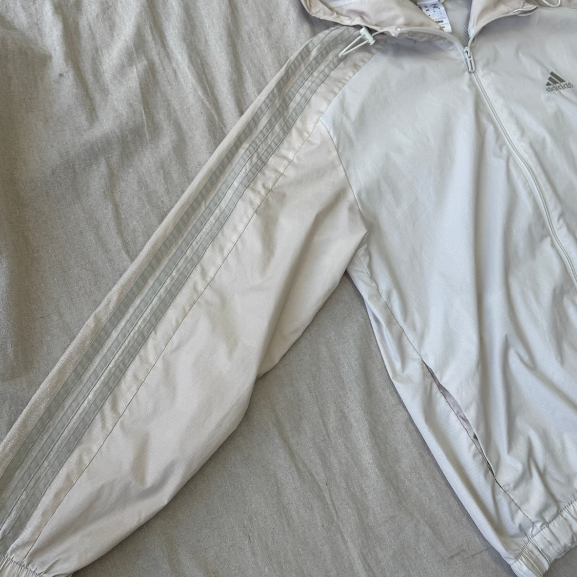 아디다스 에센셜 3s 우븐 바람막이 L 상품이미지3