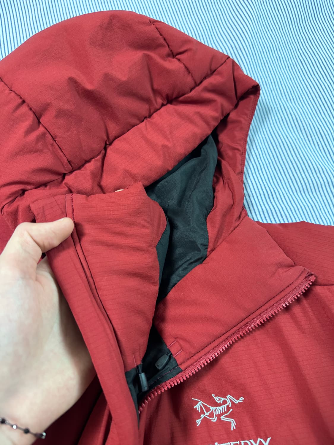 (S급) 아크테릭스 아톰 AR 후디 보르도 L 상품이미지7