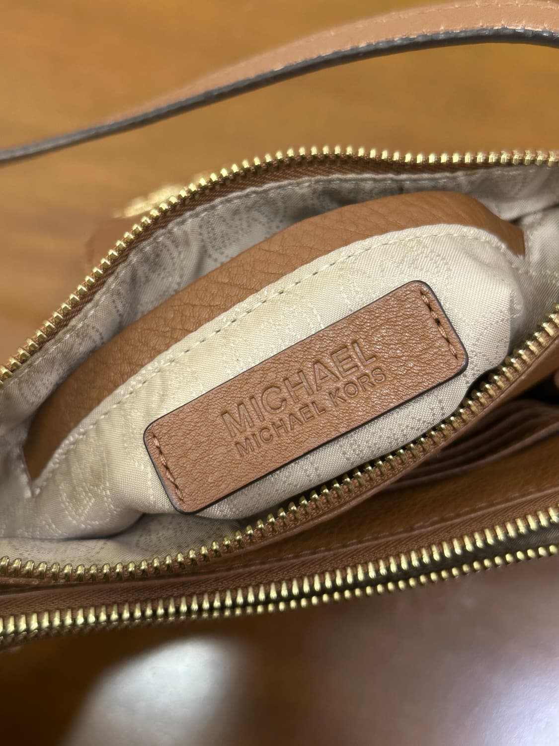 마이클 코어스 가죽 크로스백 상품이미지6