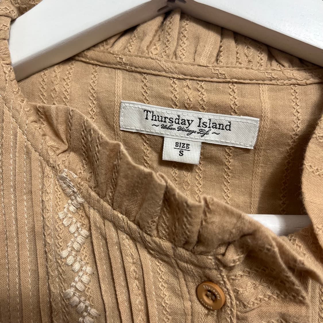 써스데이아일랜드 핀턱 프릴 자수 롱원피스 상품이미지8