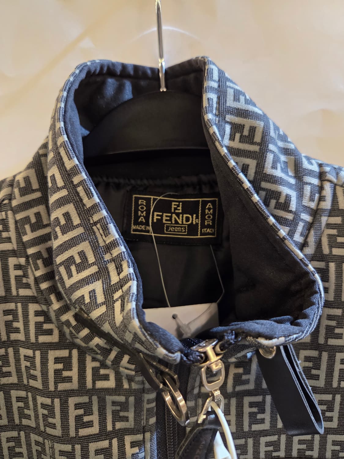 FENDI 펜디 주카패턴 하이넥 자켓💯 상품이미지3