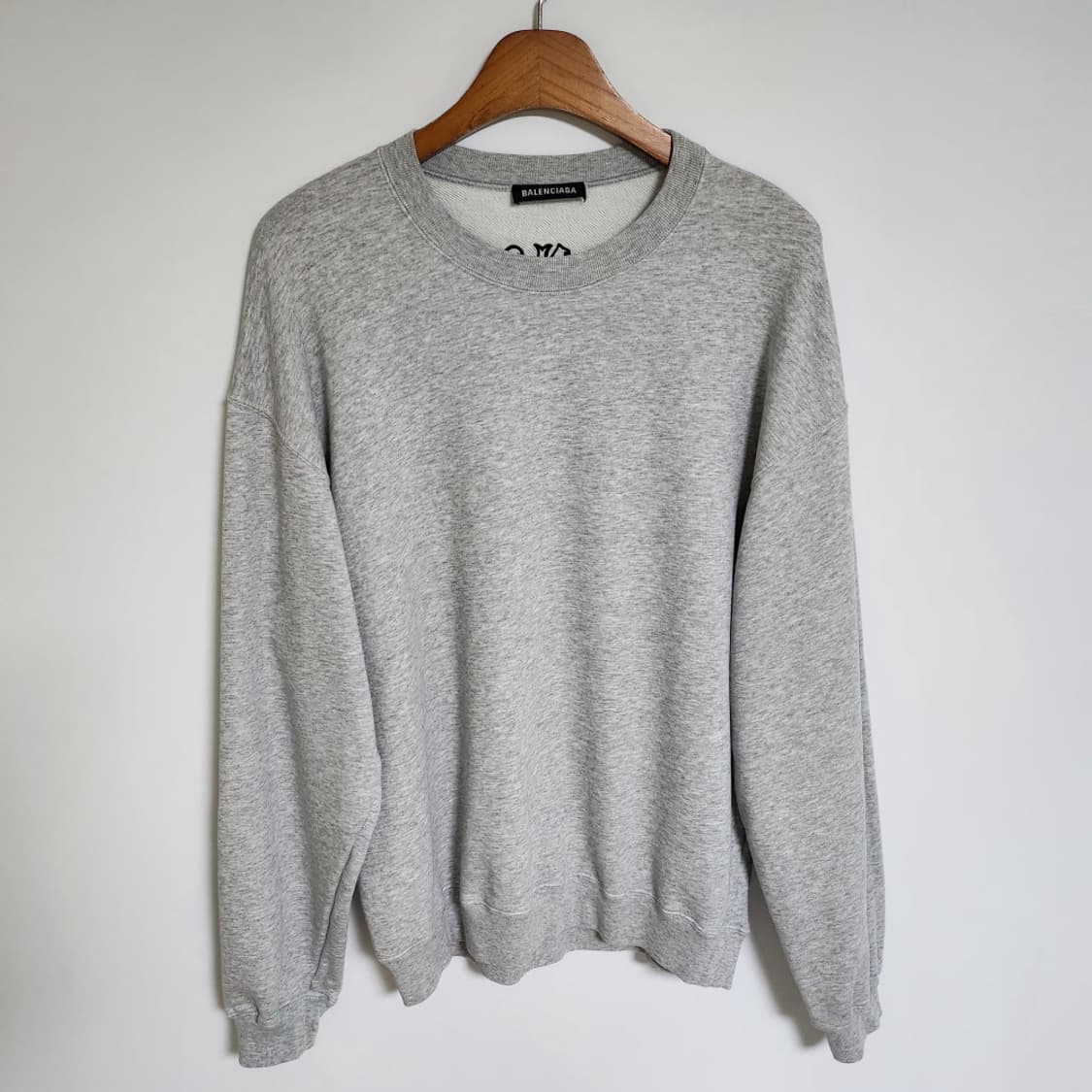 L 발렌시아가 그레이 타투 자수 맨투맨 570807 상품이미지3