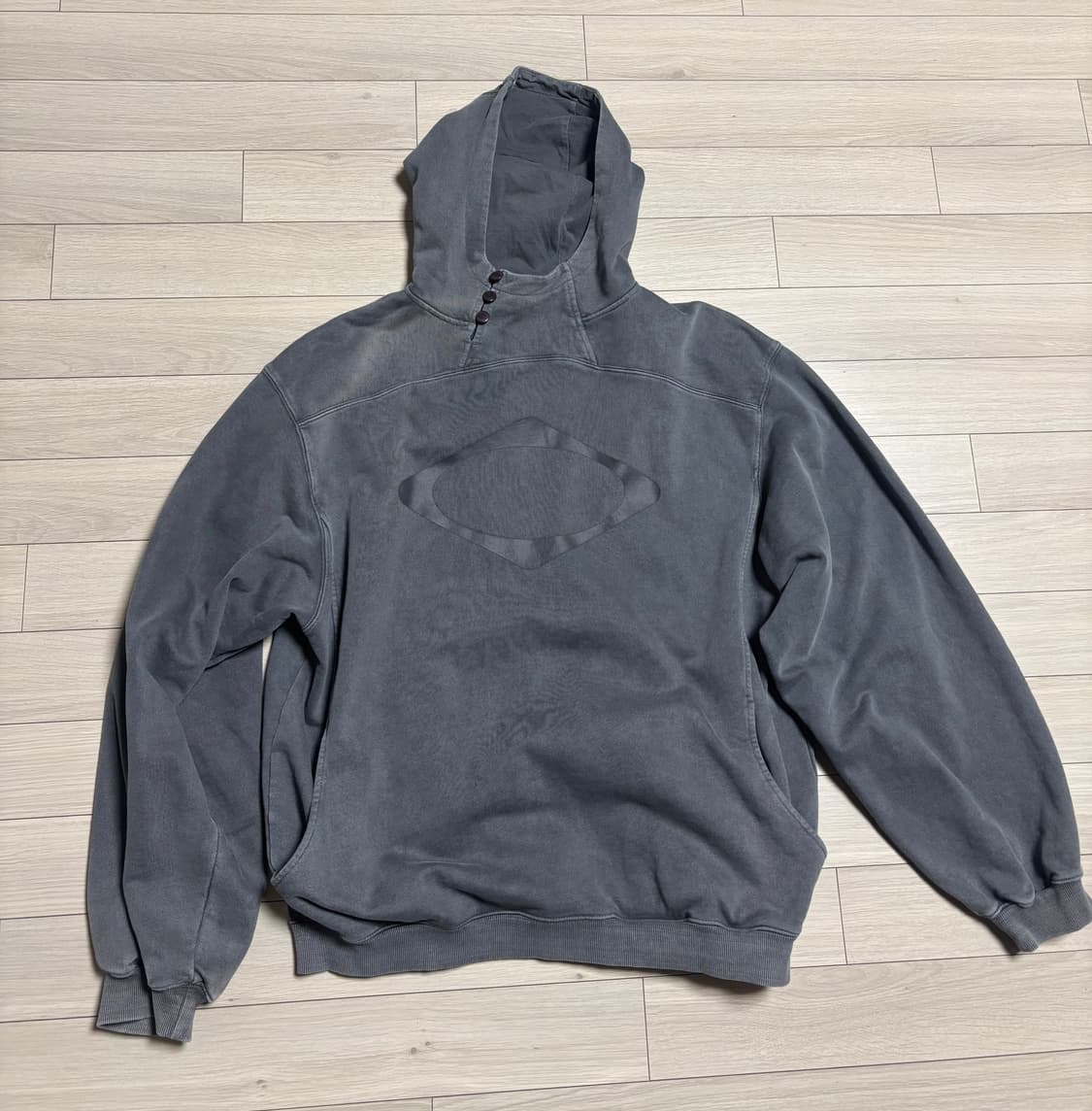 (L) 미스치프 롬버스 사이드 버튼 업 후드 워시드 차콜 상품이미지2