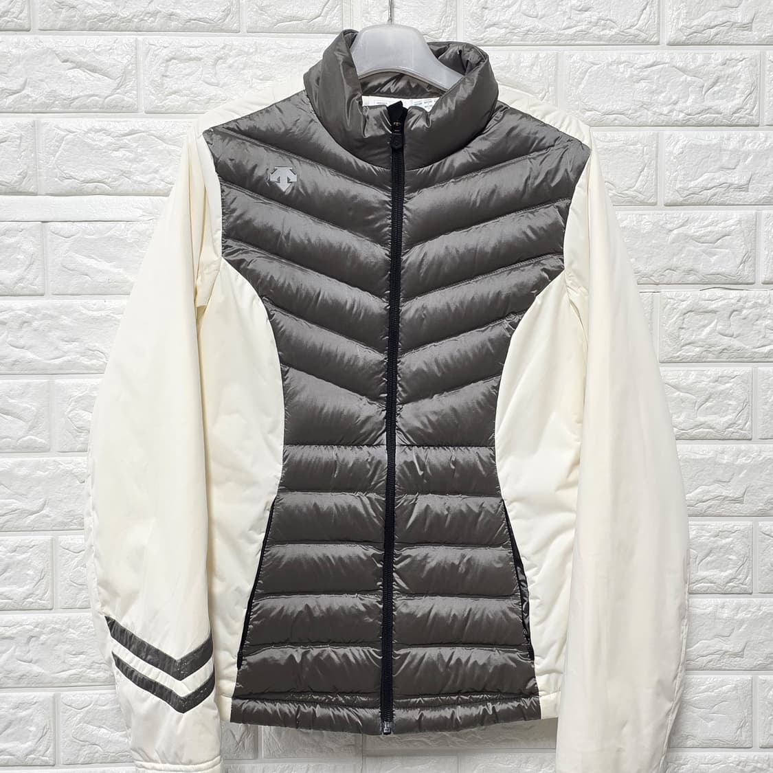 택포// 데상트 여성 골프 다운 방풍 패딩 90 상품이미지1