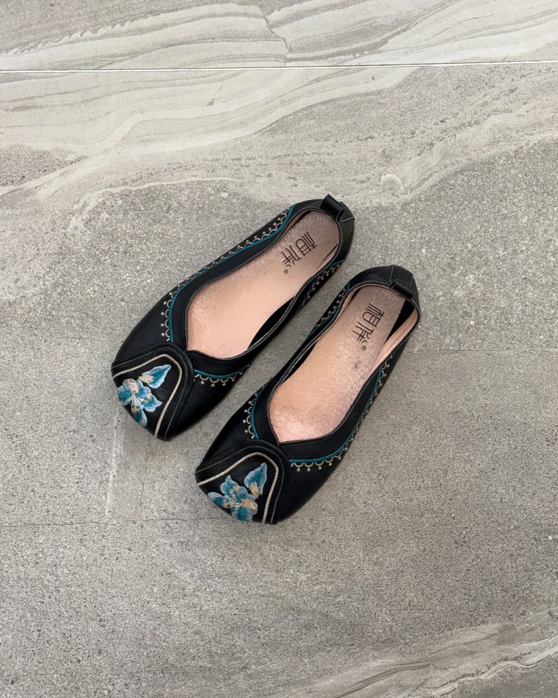 Black oriental embroidered flat shoes 상품이미지1