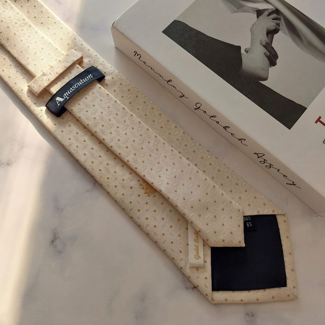 아쿠아스큐텀 실크 자수 로고 넥타이 9.5cm A+등급 K1319
 상품이미지9