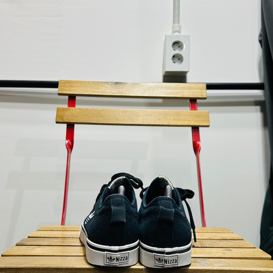 250) 아디다스 운동화 남녀공용 신발 니짜 트레포일 블랙 상품이미지4