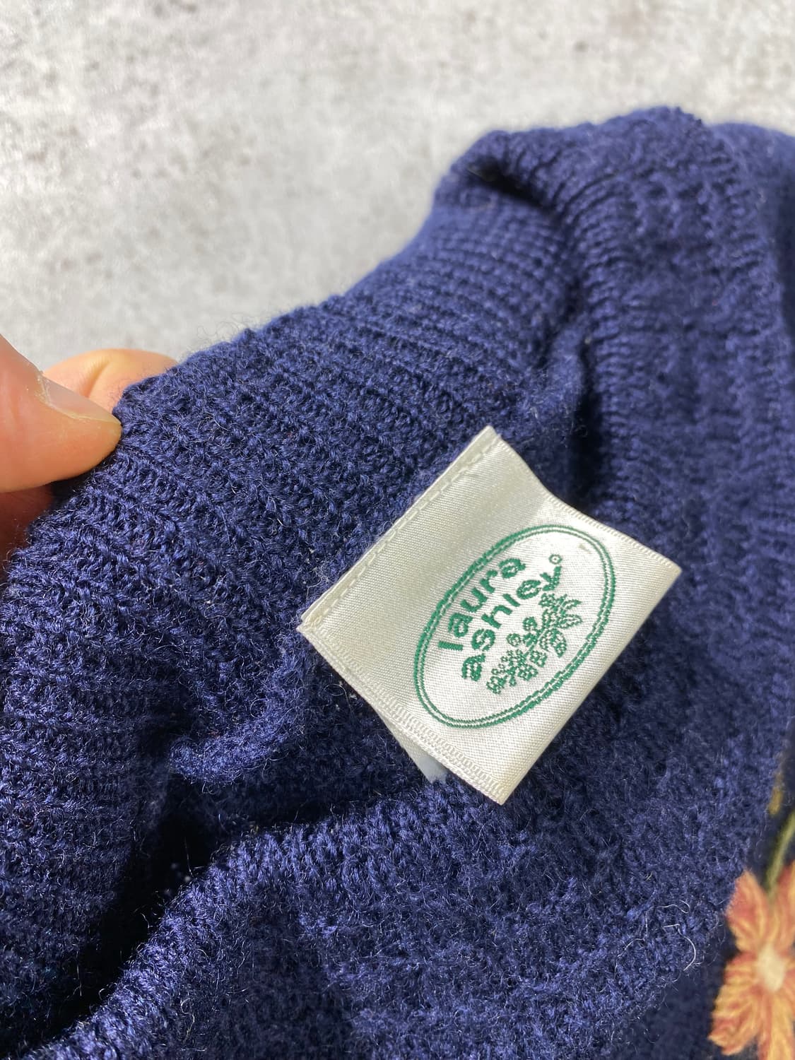 [M] Laura Ashley 플라워패턴 핸드 스티치 울 니트 상품이미지6