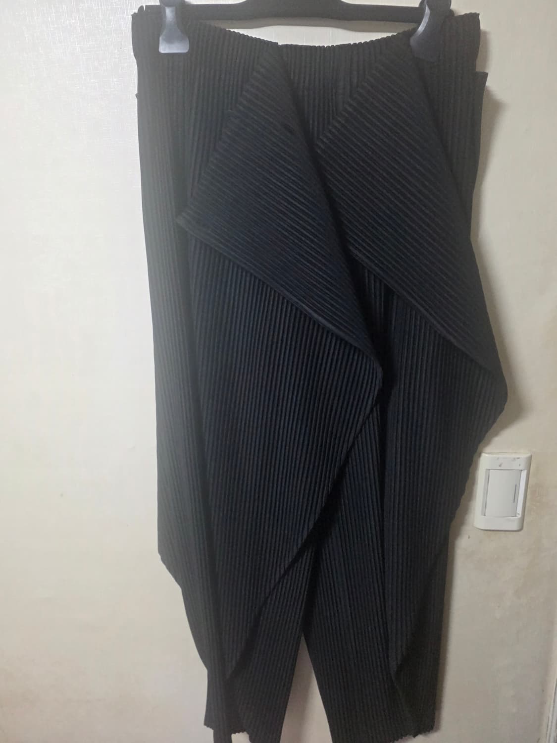 옴므플리세 1월 아방가르드팬츠 상품이미지1