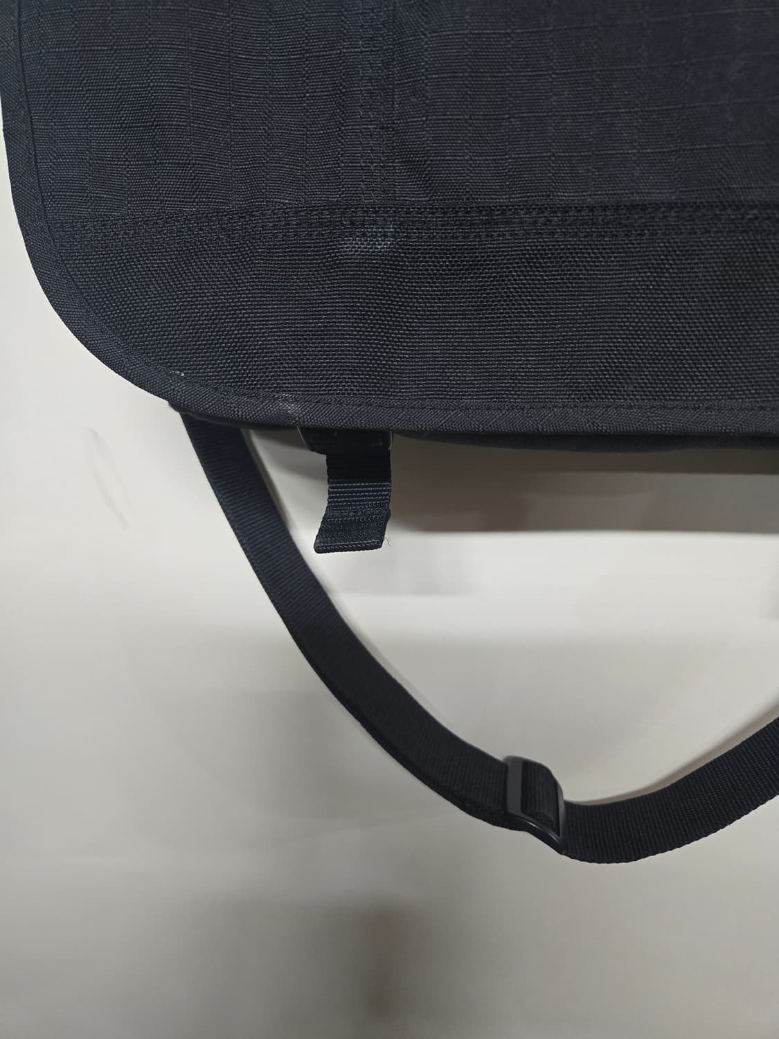 칼하트 블랙 메신저백 크로스백 가방 상품이미지4