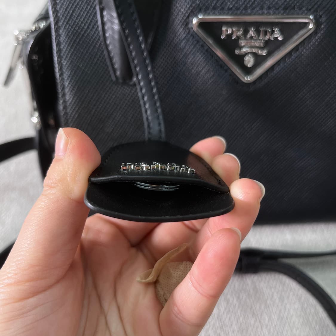 프라다 크리스틴 사피아노 도트백 상품이미지5