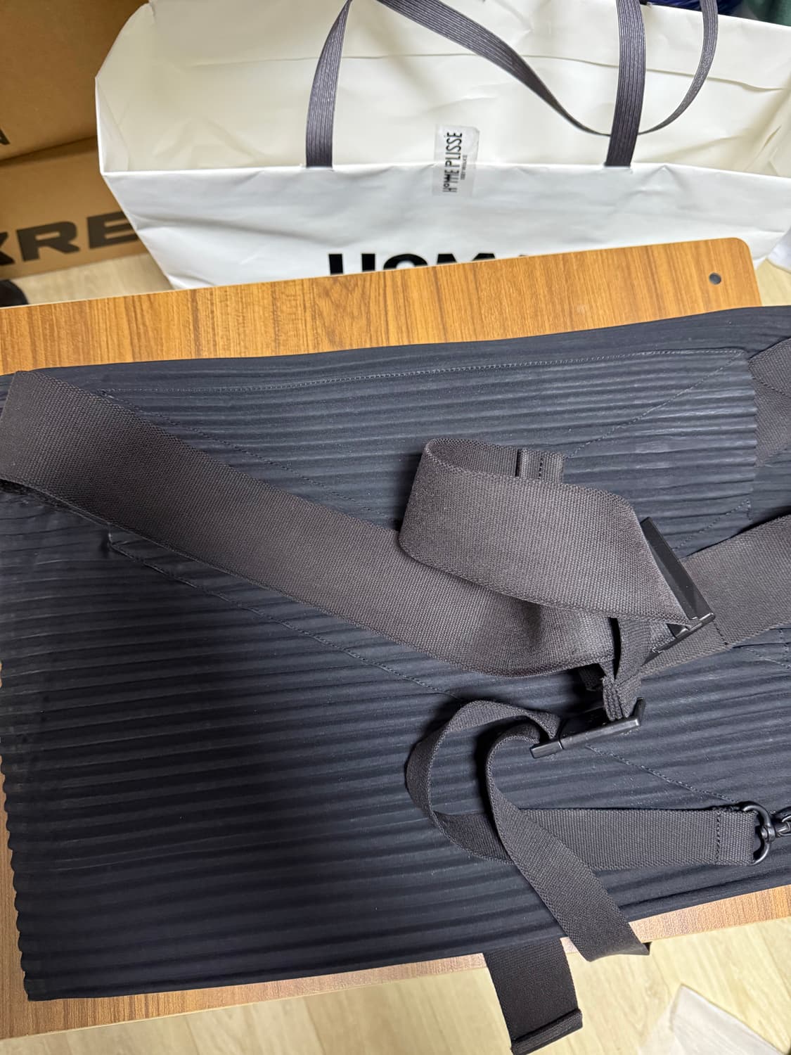 이세이미야케 옴므플리세 메신저백L 상품이미지2