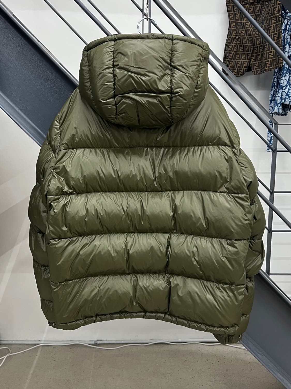 프라다 삼각로고 나일론 후드 패딩 상품이미지3