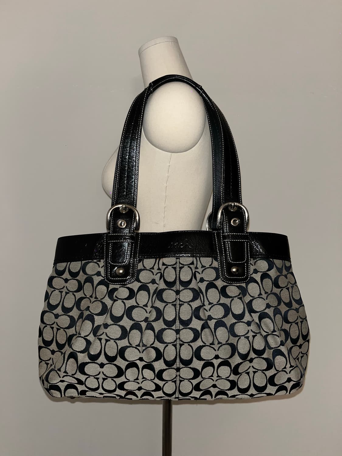 Coach Cookie and Cream Big Shoulder Bag 상품이미지1