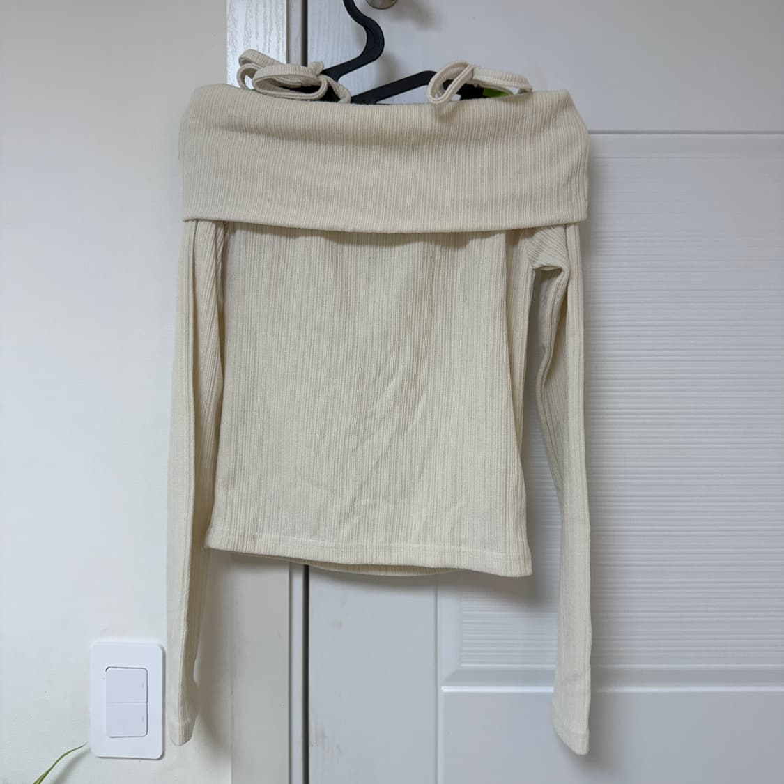 리본 오프숄더 긴팔 니트 상품이미지3