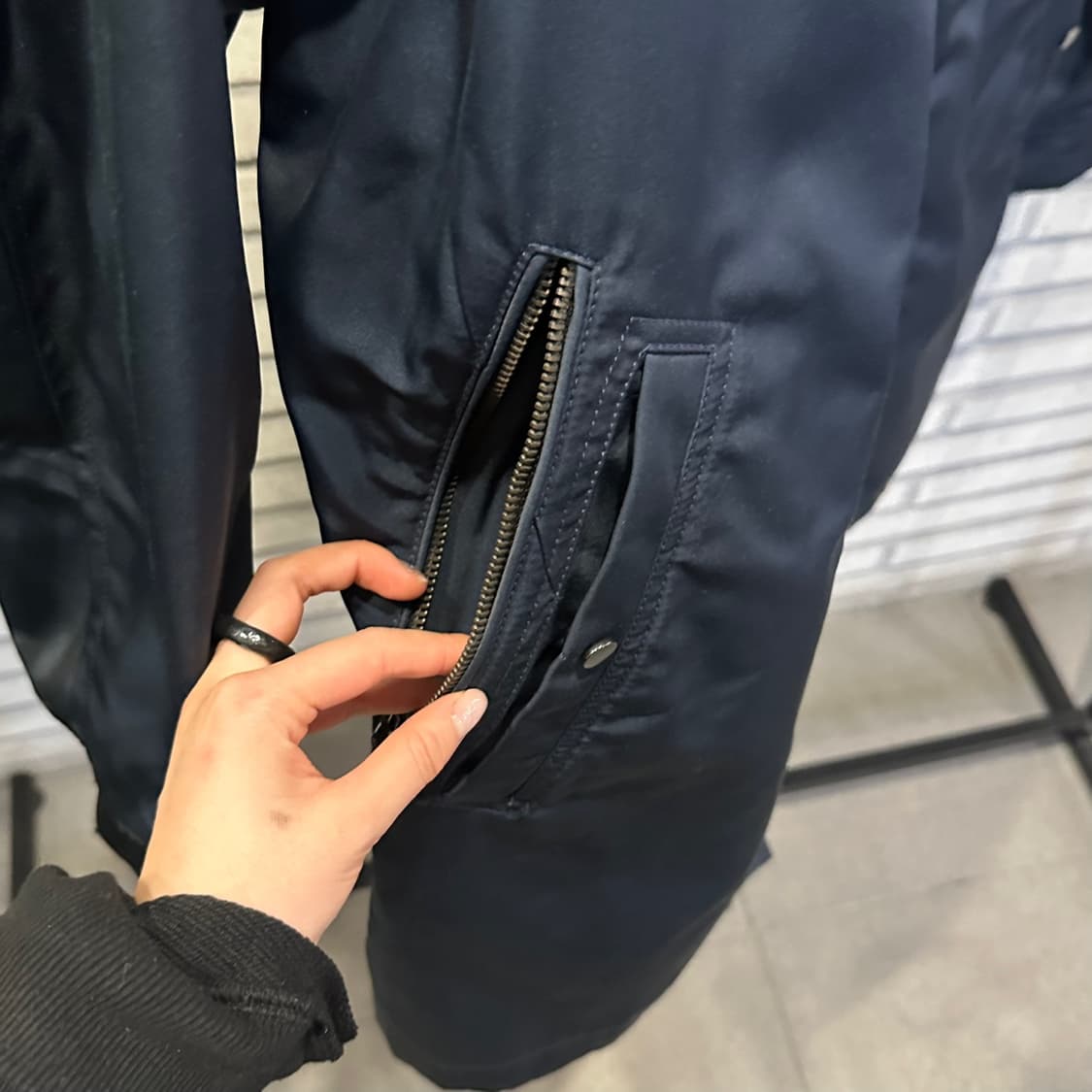 타임 MA-1 롱 봄버 항공점퍼 노카라 소매 지퍼 디테일 네이비 상품이미지7