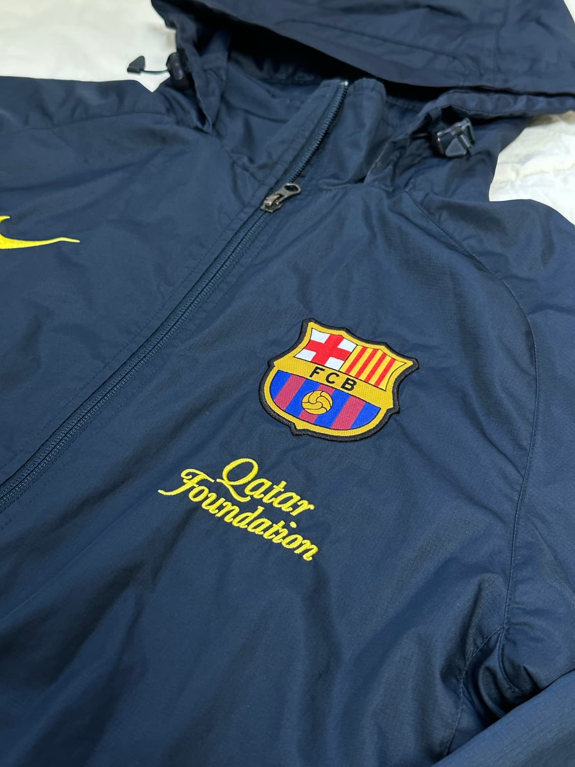 나이키 바르샤 카타르 패커블 바람막이 미디움  축구 유산소 상품이미지4