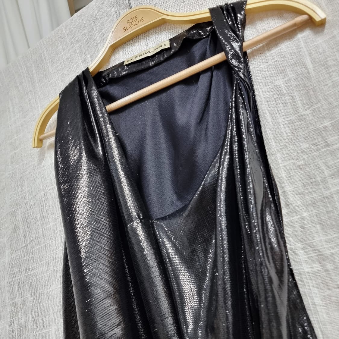 발렌시아가 시퀸 언발란스 슬리브리스 탑 (표기36) 모임 때 1회 착 상품이미지3