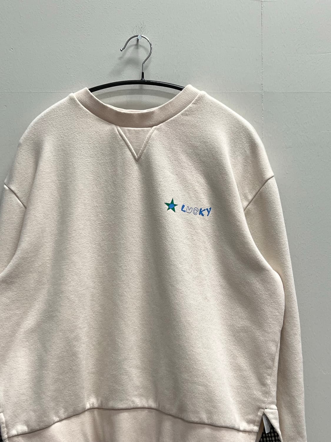 럭키슈에뜨 맨투맨 상품이미지3