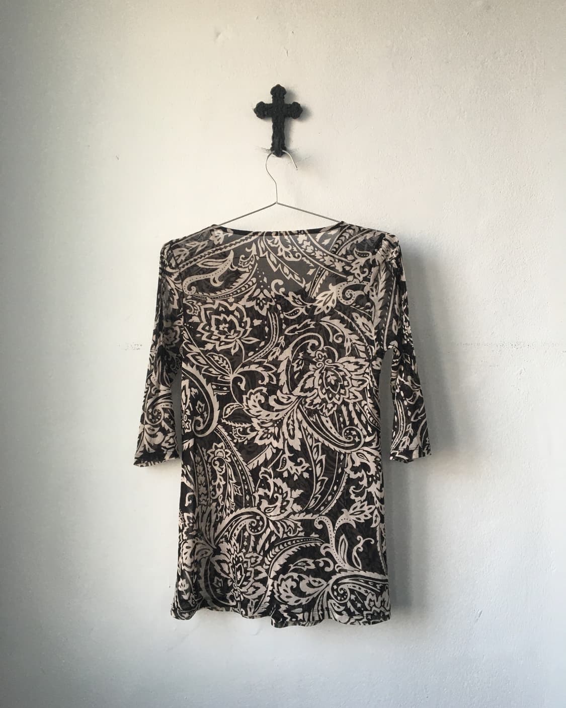 Ornament pattern mesh top 상품이미지2