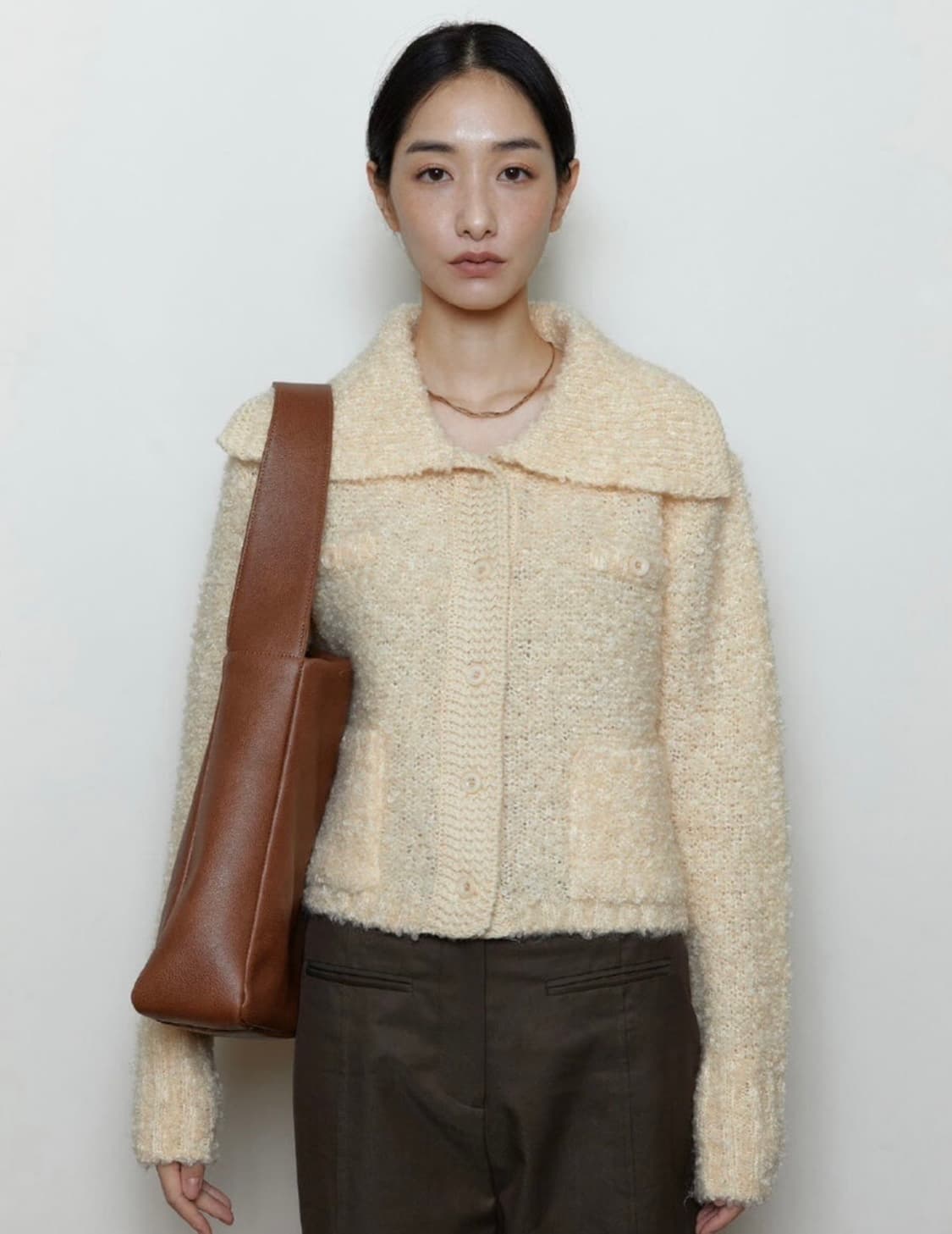 아우로 curly collar cardigan 컬리 칼라 가디건 크림 상품이미지1